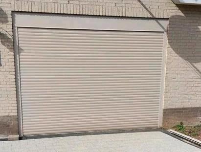 Groot Crème Elektrisch Rolluik - 4.25m Breed, Doe-het-zelf en Verbouw, Rolluiken, Gebruikt, 200 cm of meer, 200 cm of meer, Crème of Beige