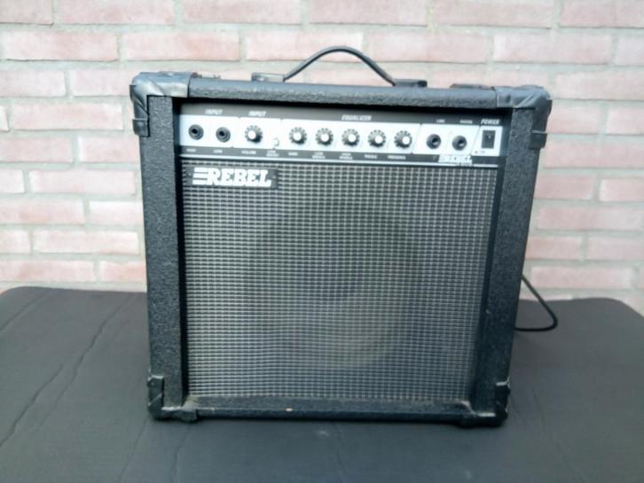 Rebel bas versterker K50B 60 watt, Muziek en Instrumenten, Versterkers | Bas en Gitaar, Zo goed als nieuw, 50 tot 100 watt, Ophalen