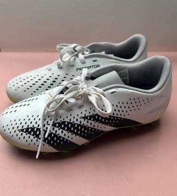 Adidas voetbalschoenen maat 35 beschikbaar voor biedingen