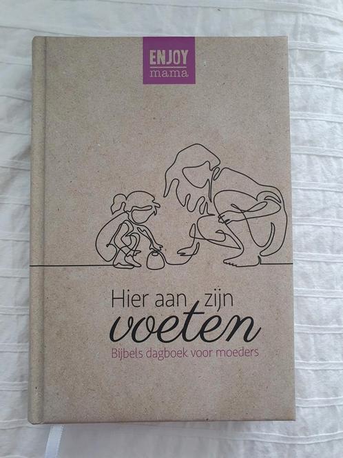 Joyce de Jongh - Hier aan zijn voeten, Boeken, Godsdienst en Theologie, Nieuw, Ophalen of Verzenden