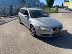 Volvo V70 2.4 D5 Momentum AUTOMAAT !, Gebruikt, 179 €/maand, 2000 kg, Stationwagon