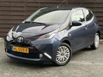 Toyota Aygo 1.0 VVT-i x-play / AC / CAMERA / BT / NAP / GR.S, Auto's, Voorwielaandrijving, Gebruikt, Euro 6, Origineel Nederlands