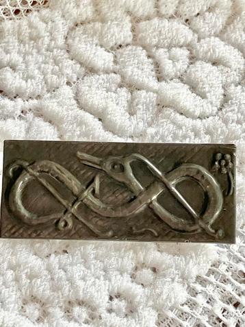 Oude vintage broche beschikbaar voor biedingen