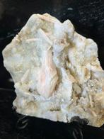 Stilbiet met kwarts kristallen, Ophalen of Verzenden, Mineraal