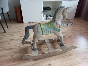 Sierlijk houten paard zoekt goede stal. beschikbaar voor biedingen