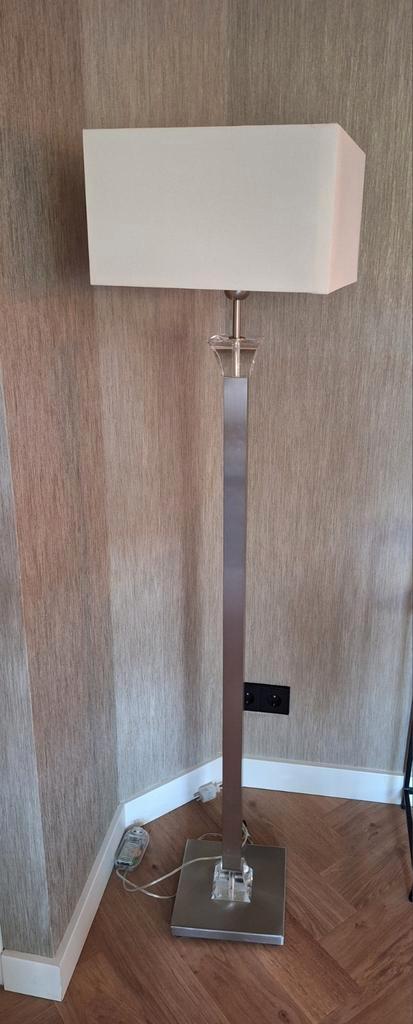 Stijlvolle moderne staande vloerlamp, Huis en Inrichting, Lampen | Vloerlampen, Zo goed als nieuw, 150 tot 200 cm, Metaal, Ophalen