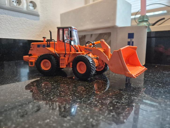 FIAT HITACHI W190, Hobby en Vrije tijd, Modelauto's | 1:32, Zo goed als nieuw, Auto, Overige merken, Ophalen of Verzenden