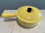 Le Creuset steelpan zacht geel, 16 cm in nieuwstaat, Gietijzer, Ophalen of Verzenden, Zo goed als nieuw, Keramische plaat