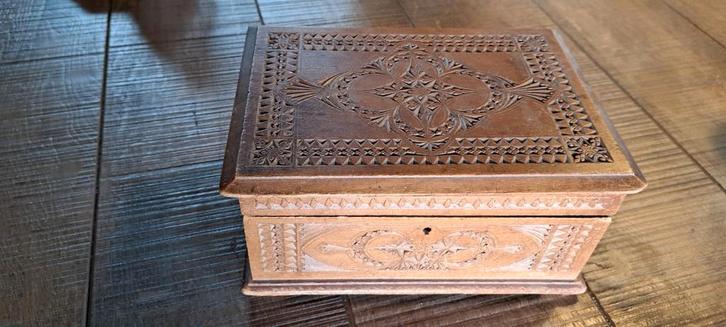 Antieke houten naaidoos met inhoud, Antiek en Kunst, Antiek | Overige Antiek, Ophalen of Verzenden