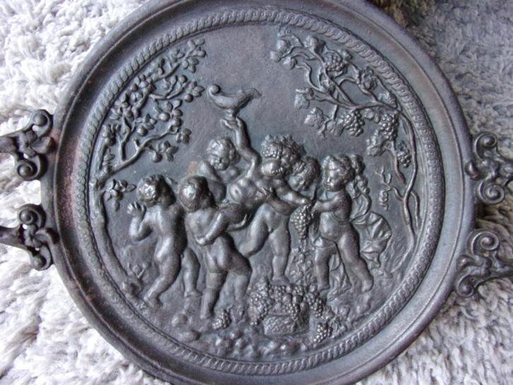 ANTIEK FRANS BORD/SCHAAL/GIETIJZER UNIEK AFB.PUTTO-AMORETTO, Antiek en Kunst, Antiek | Overige Antiek, Ophalen