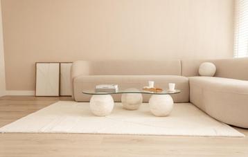 Prachtige travertin salontafel met glasplaat beschikbaar voor biedingen