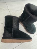 zwarte Ugg maat 26, Kinderen en Baby's, Kinderkleding | Schoenen en Sokken, Gebruikt, UGG, Jongen of Meisje, Ophalen of Verzenden