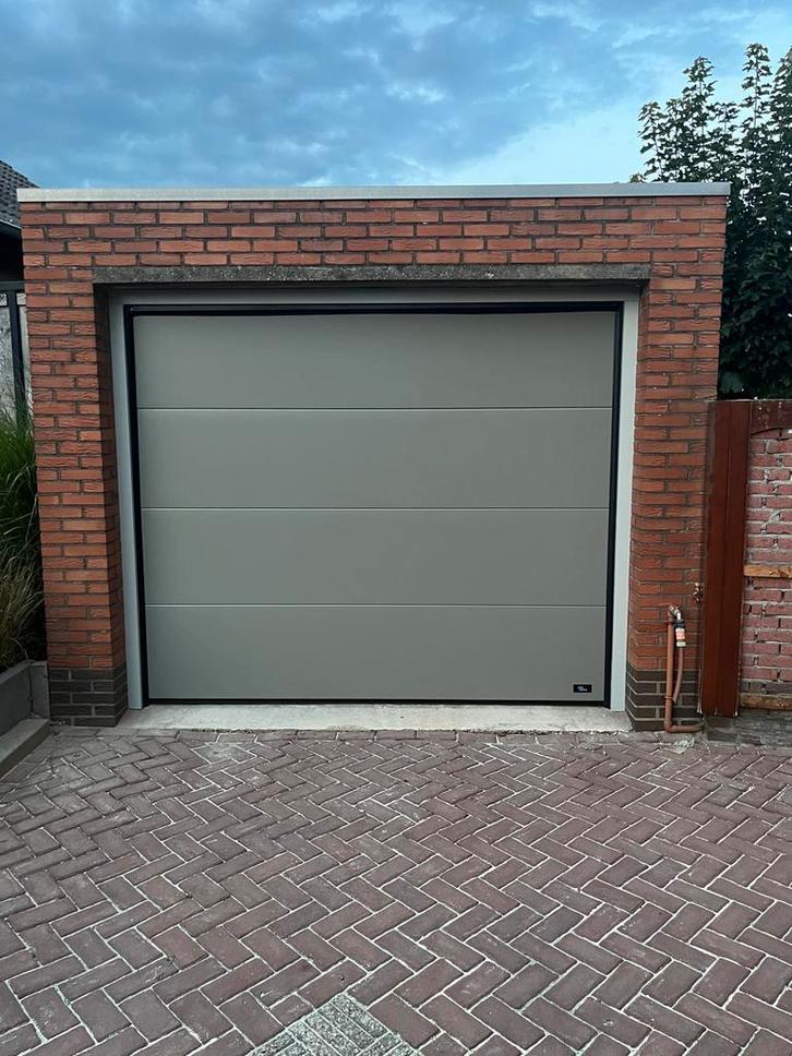 Rolluiken, Zonwering & Garagepoorten - Complete Set, Doe-het-zelf en Verbouw, Rolluiken, Gebruikt, 100 tot 150 cm, Grijs, Elektrische bediening