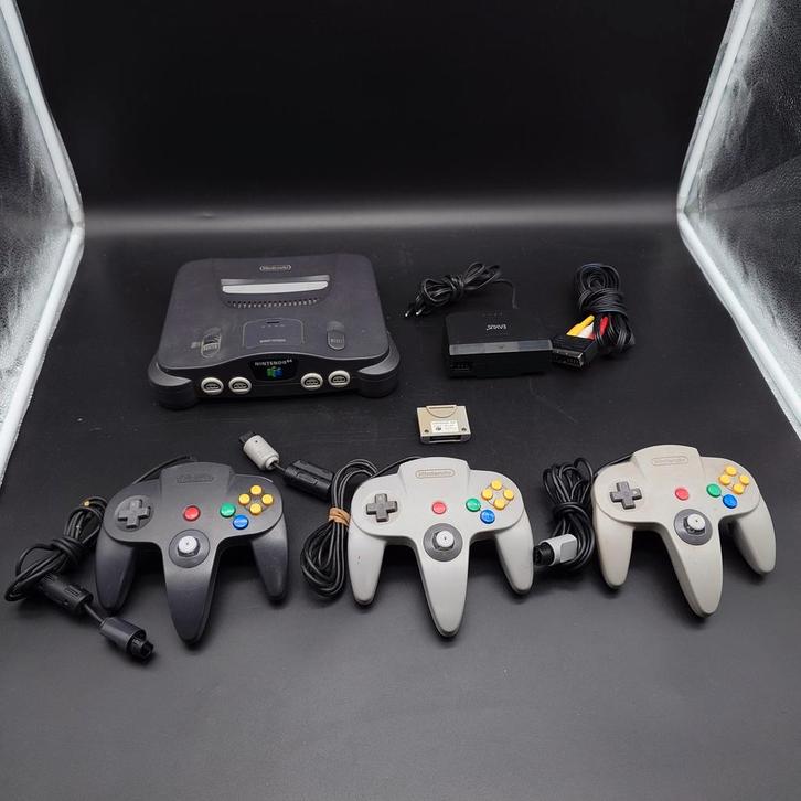 Nintendo 64 console met 3 controllers en geheugenkaart, Spelcomputers en Games, Spelcomputers | Nintendo 64, Gebruikt, Met 3 controllers of meer