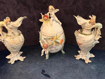 Saksisch Dresden porselein set ei met figuur beschikbaar voor biedingen