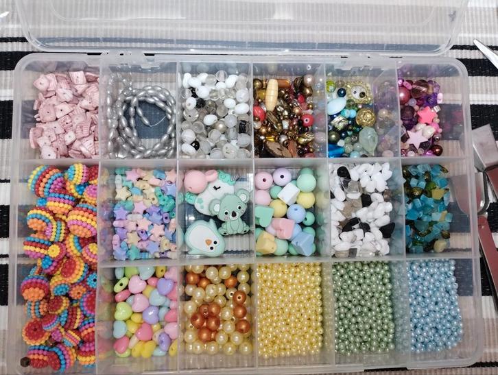 Sorteerbak met verschillende kralen, Hobby en Vrije tijd, Kralen en Sieraden maken, Nieuw, Kraal, Ophalen of Verzenden