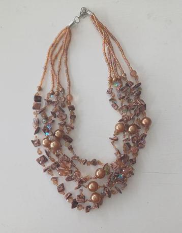 Ketting met 5 strengen beschikbaar voor biedingen
