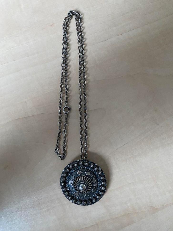 Zilveren ketting met grote hanger Zeeuws knop, knoop, Sieraden, Tassen en Uiterlijk, Kettingen, Zo goed als nieuw, Zilver, Ophalen of Verzenden