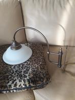 Mooie verstelbare lees wandlamp met glazen kelk, Huis en Inrichting, Lampen | Wandlampen, Ophalen of Verzenden, Zo goed als nieuw
