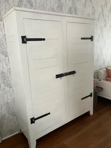 Loods 5 kast wit beschikbaar voor biedingen