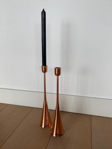 Rosékleurige kandelaars (2 stuks) beschikbaar voor biedingen