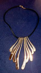 VASTE PRIJS € 5:Fraaie ketting zilverkl. pegels,snoer rubber, Verzenden, Zo goed als nieuw, Zilver, Overige materialen