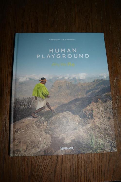 Human Playground, prachig (foto) boek over spelen, Boeken, Kunst en Cultuur | Fotografie en Design, Zo goed als nieuw, Fotografen