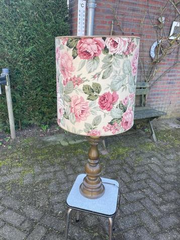 staande schemerlamp beschikbaar voor biedingen