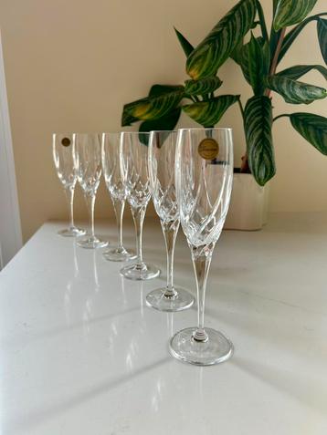 6 kristallen flutes Toscane 180 ml nieuwstaat beschikbaar voor biedingen