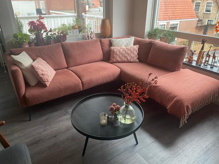 Zalmroze Hoekbank Trendhopper - 2 jaar oud, Huis en Inrichting, Banken | Bankstellen, Zo goed als nieuw, Hoekbank, Vierpersoons of meer