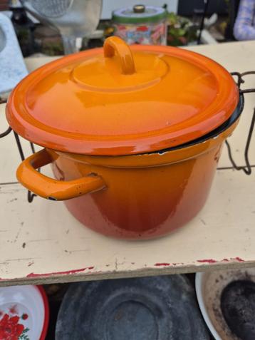 Vintage Oranje Emaille Pan met Deksel beschikbaar voor biedingen