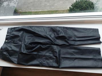 Zwarte leren broek met 2 steekzakken beschikbaar voor biedingen