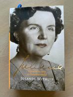 Juliana, Vorstin in een mannenwereld - Jolande Withuis, Ophalen of Verzenden, Zo goed als nieuw, Politiek