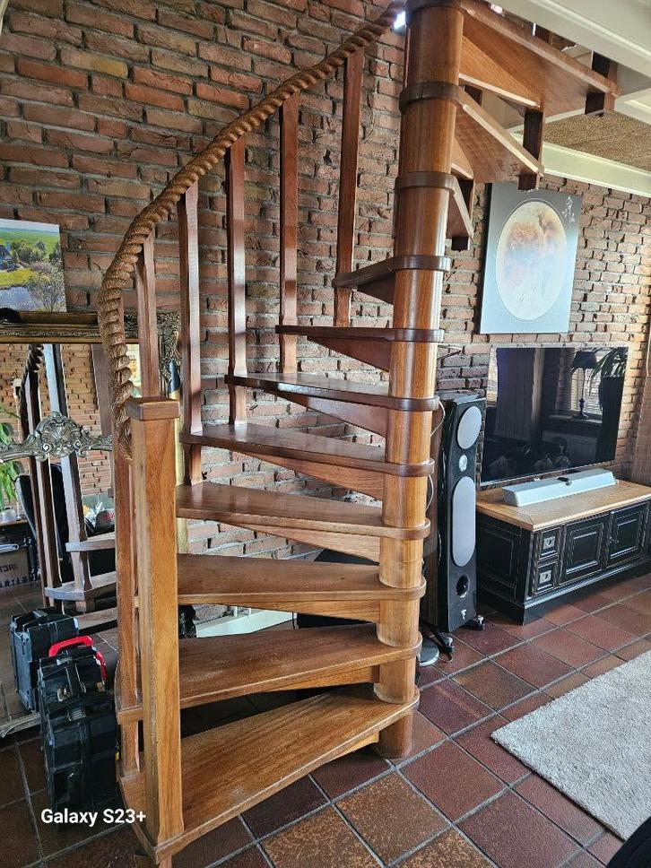 Eikenhouten spiltrap, Doe-het-zelf en Verbouw, Ladders en Trappen, Gebruikt, Trap, 2 tot 4 meter, Ophalen