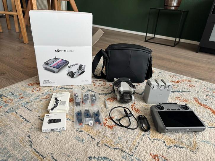 DJI Mini 4 Pro Fly More Combo (met Smart Remote Controller), Audio, Tv en Foto, Drones, Zo goed als nieuw, Drone met camera, Ophalen of Verzenden