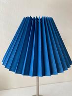 Jaren 80 Vandeheg tafellamp met geplooide kap, Huis en Inrichting, Lampen | Tafellampen, Vandeheg, Gebruikt, Jaren 80, Ophalen of Verzenden