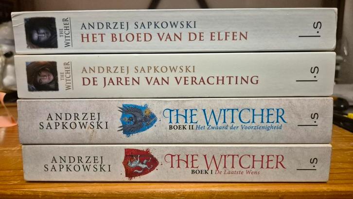 The Witcher 4x Ned taal, Boeken, Fantasy, Zo goed als nieuw, Ophalen of Verzenden