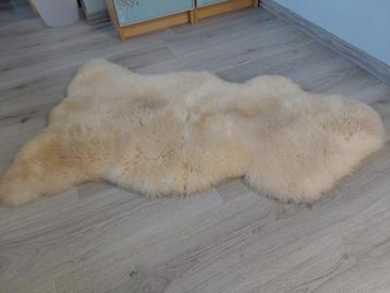 Schapenvacht. 115  x 70.  beschikbaar voor biedingen