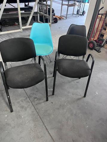 Verschillende stoelen gratis ophalen !!  beschikbaar voor biedingen