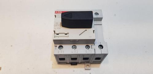 ABB Groepenkast Hoofdschakelaar 0903-040 40A 4-polig (1x), Hobby en Vrije tijd, Elektronica-componenten, Gebruikt, Ophalen of Verzenden
