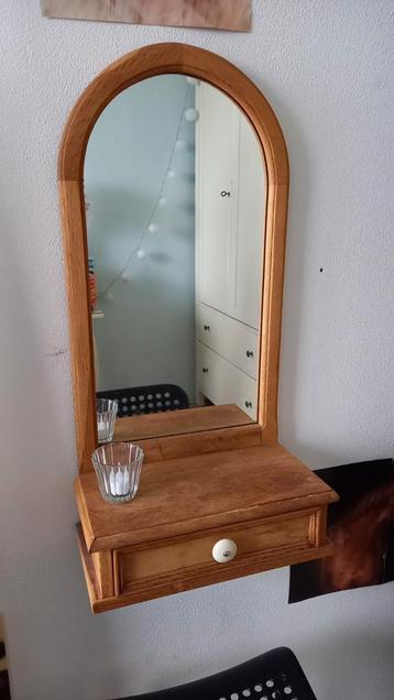 Houten kap/make-up-spiegel met lade
 beschikbaar voor biedingen