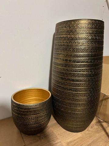2 (set) exclusieve goudbruine potten beschikbaar voor biedingen