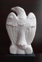 Eagle Statue, Ophalen