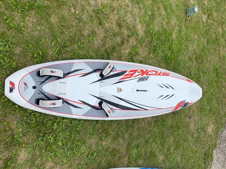 2 windsurfsets, Watersport en Boten, Windsurfen, Gebruikt, Complete set, 250 tot 300 cm, Met vin(nen), Met draagtas, Minder dan 5 m²