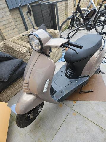 Momo scooter bj 2019 beschikbaar voor biedingen