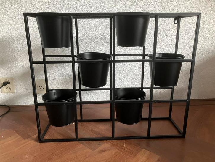 Zwart metalen wand bloembak, Tuin en Terras, Bloembakken en Plantenbakken, Zo goed als nieuw, Metaal, Binnen, Minder dan 30 cm