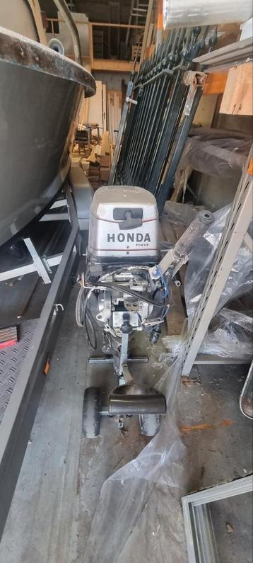 Te koop een 15 pk honda buitenboordmotor 4 takt  elektrische beschikbaar voor biedingen