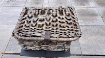 Rotan fietsmand 44 liter beschikbaar voor biedingen