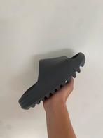 Adidas yeezy slides ‘slate grey’ maat 37, Nieuw, Ophalen of Verzenden, Sneakers of Gympen, Grijs