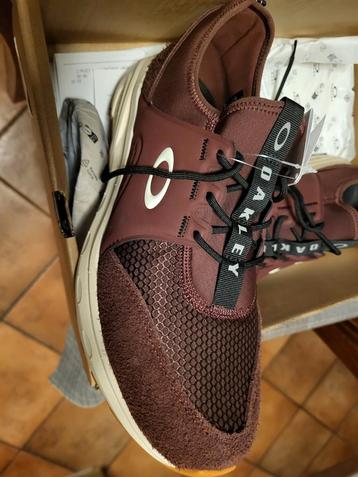 Nieuwe Oakley Sneakers  Maat 44 beschikbaar voor biedingen
